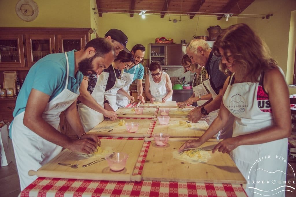 https://experiencebellavita.com/wp-content/uploads/2020/02/pasta-making-abruzzo.jpg