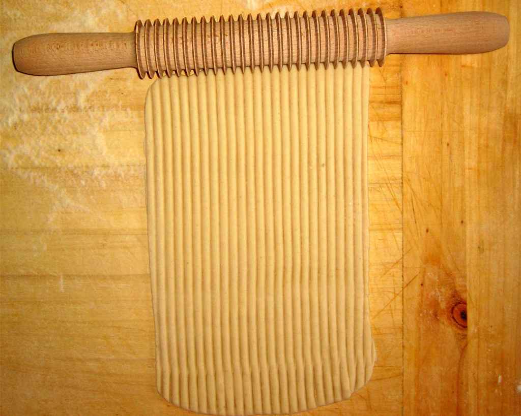 Italian Pasta Chitarra with Rolling Pin