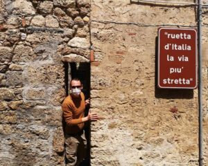 narrowest street of italy